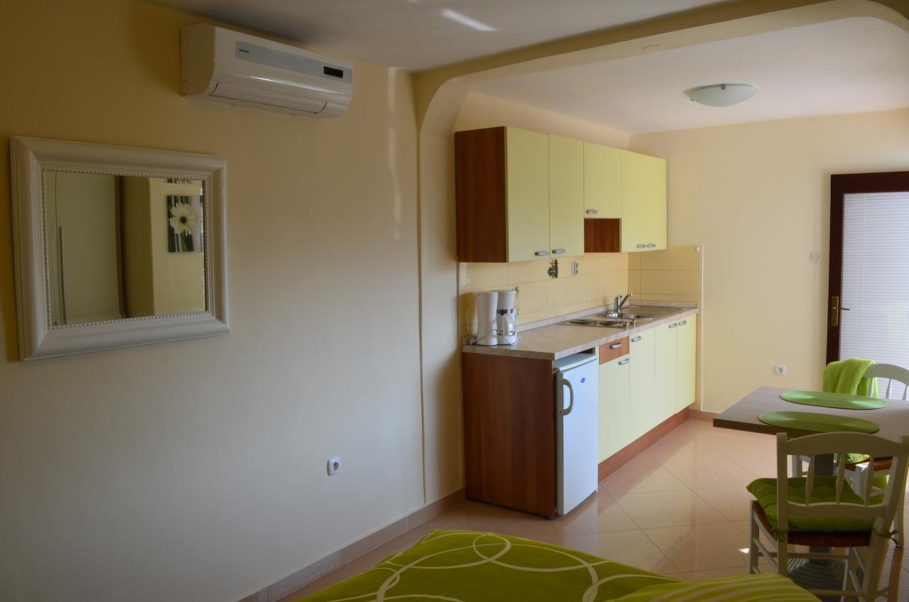 Apartments Mihalic I Башка Экстерьер фото
