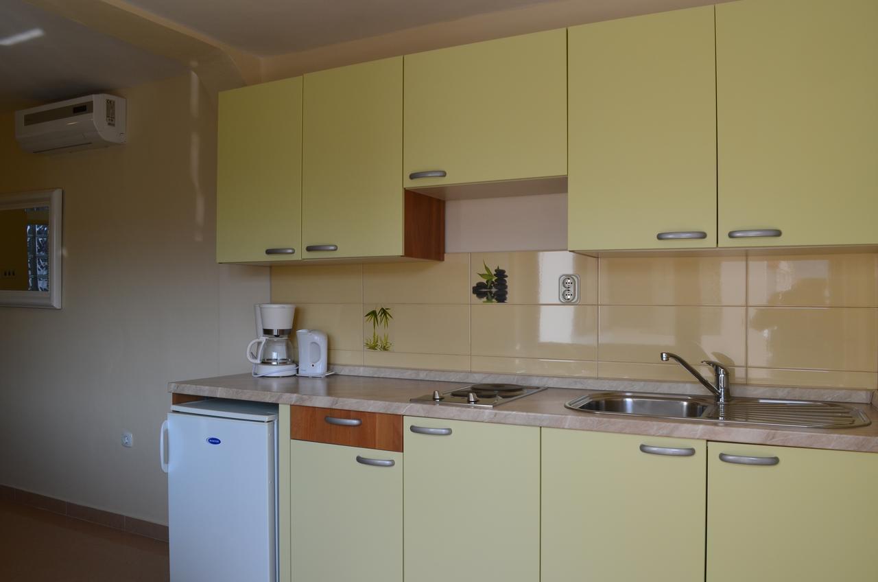 Apartments Mihalic I Башка Экстерьер фото